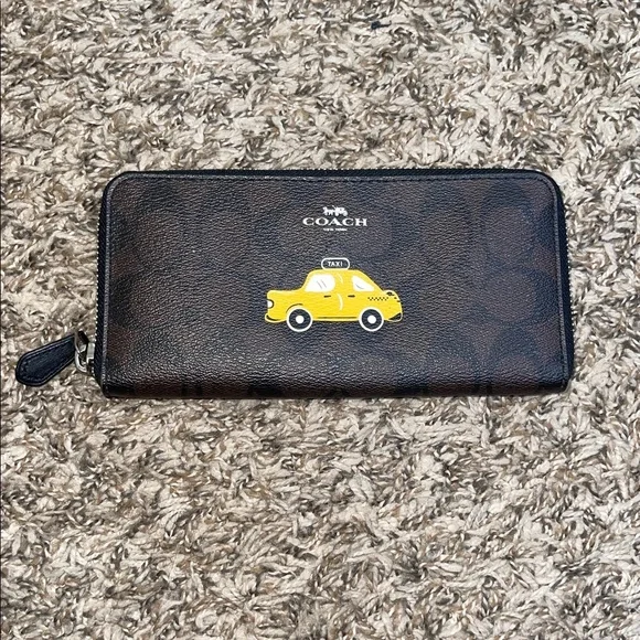 Coach Taxi Tote in signature canvas with a New York City taxi design w Wallet - Picture 9 of 11